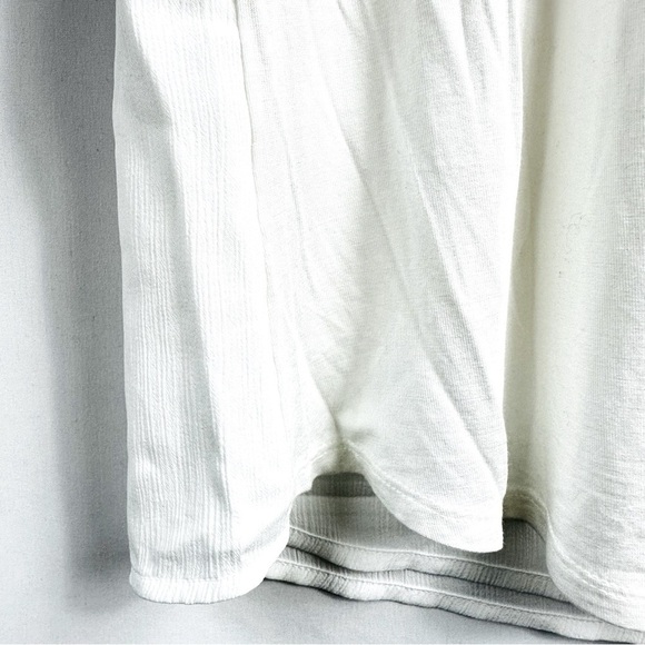 NWT Madison Grey Women’s Sz Large White Short Roll Tab Sleeve Round Neck Blouse - Picture 5 of 7